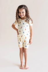 Short Sleeve Pajamas in Winnie the Pooh Celebration