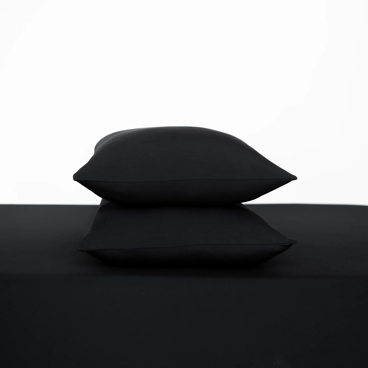 Fitted Sheet with Pillowcases in Midnight